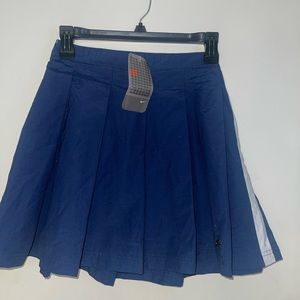 Band new Nike tennis high waisted skirt size medium